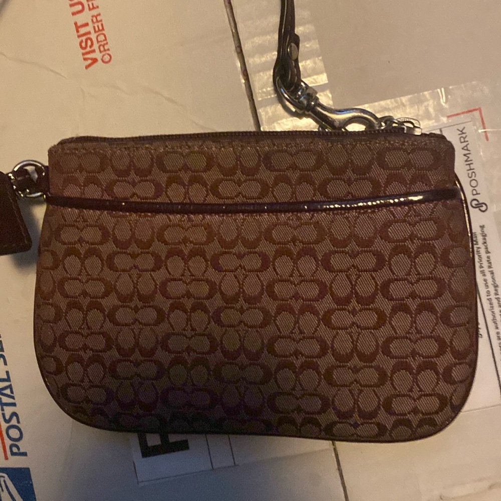 GUC. Vintage coach signature C wristlet.